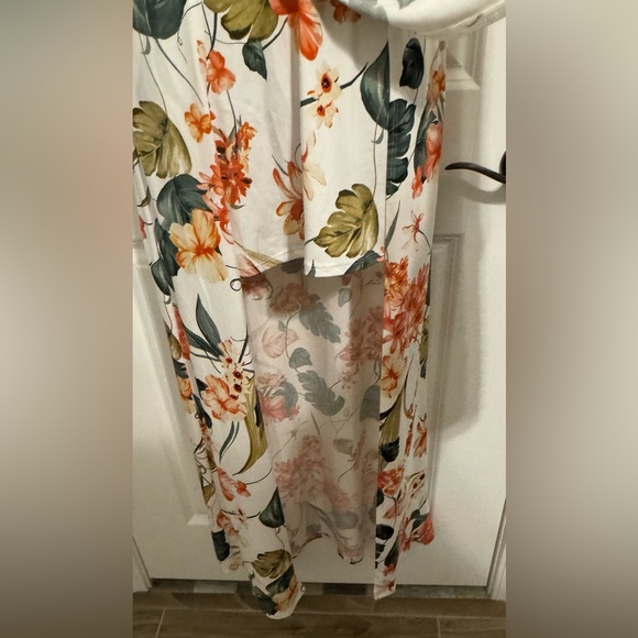 Iris women’s floral high/low dress. - Picture 3 of 5